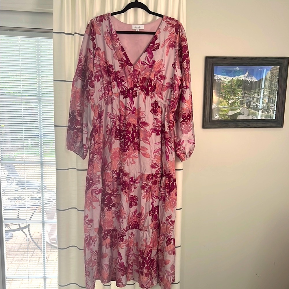 Gilli plus size floral Vneck dress - Picture 2 of 8